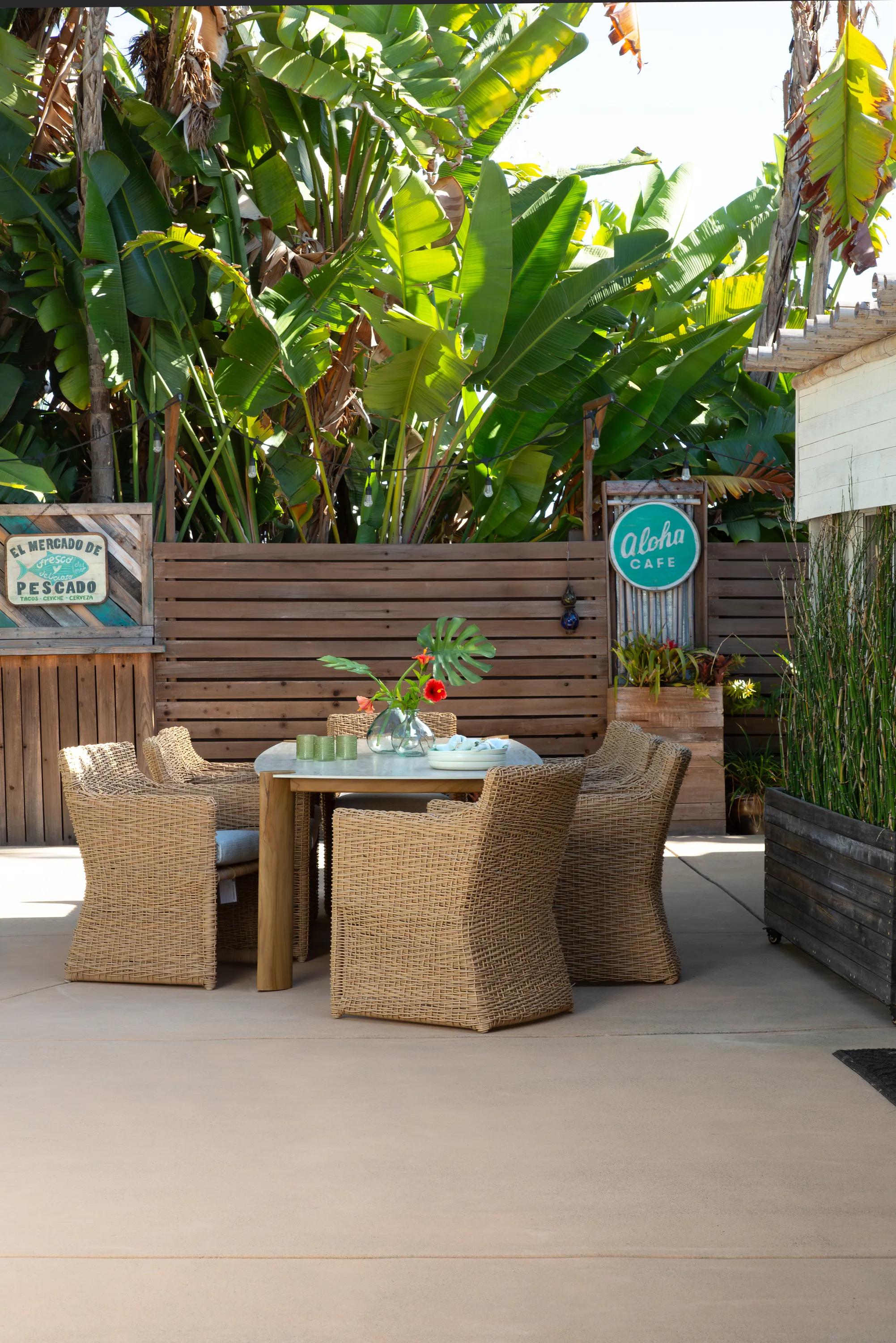 SOMERSET DINING TABLE