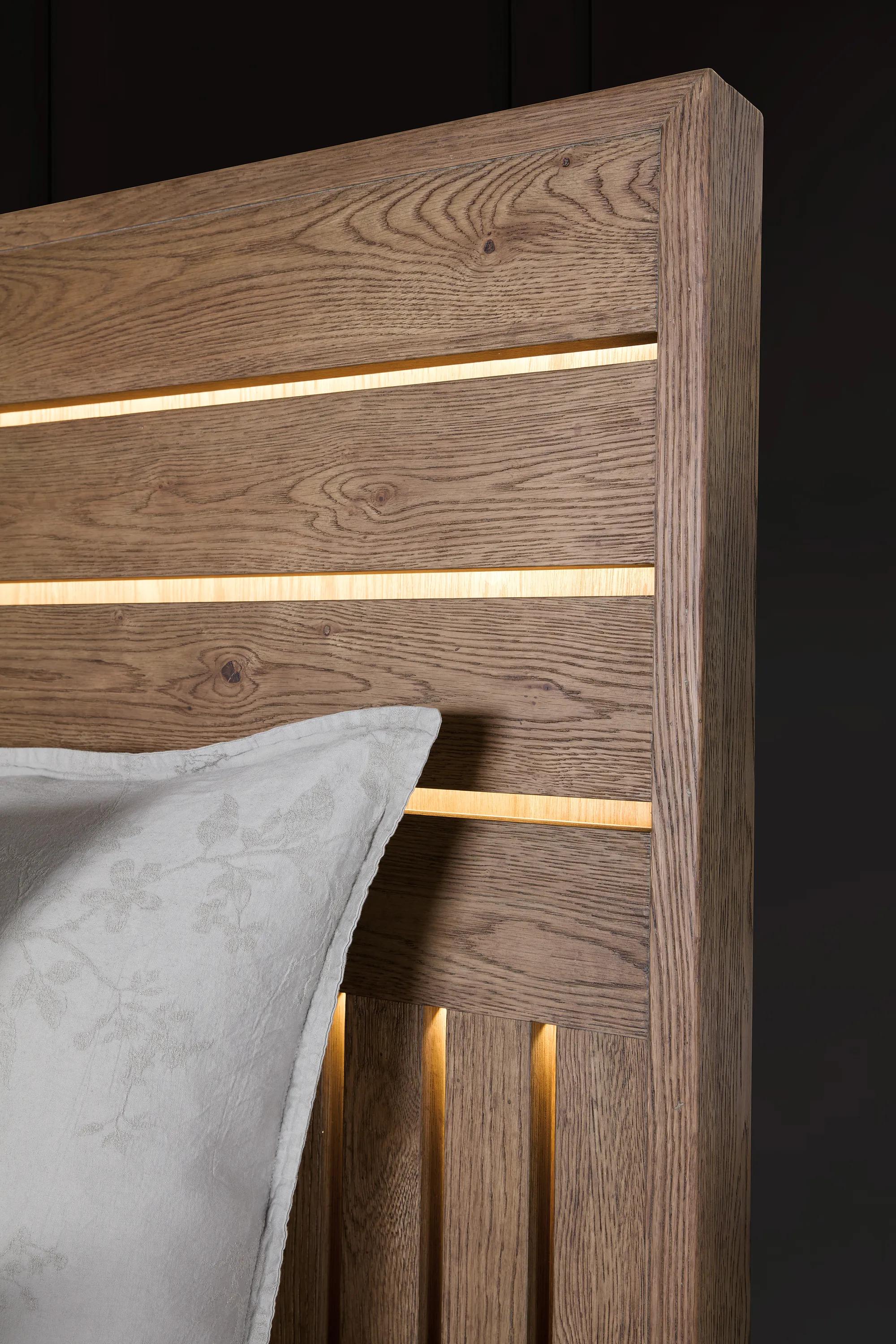ROATAN KING PANEL BED