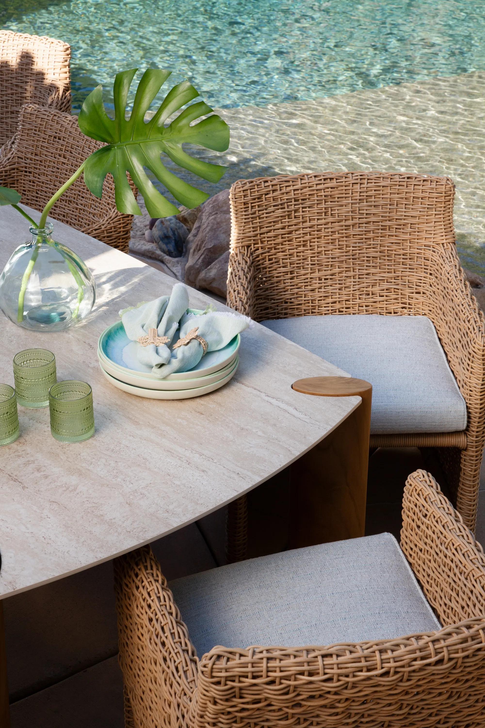 SOMERSET DINING TABLE
